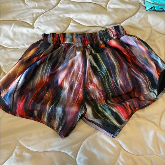 Lululemon shorts 4 tall - Picture 2 of 4